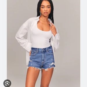 Abercrombie mid-rise denim mom shorts in medium blue wash